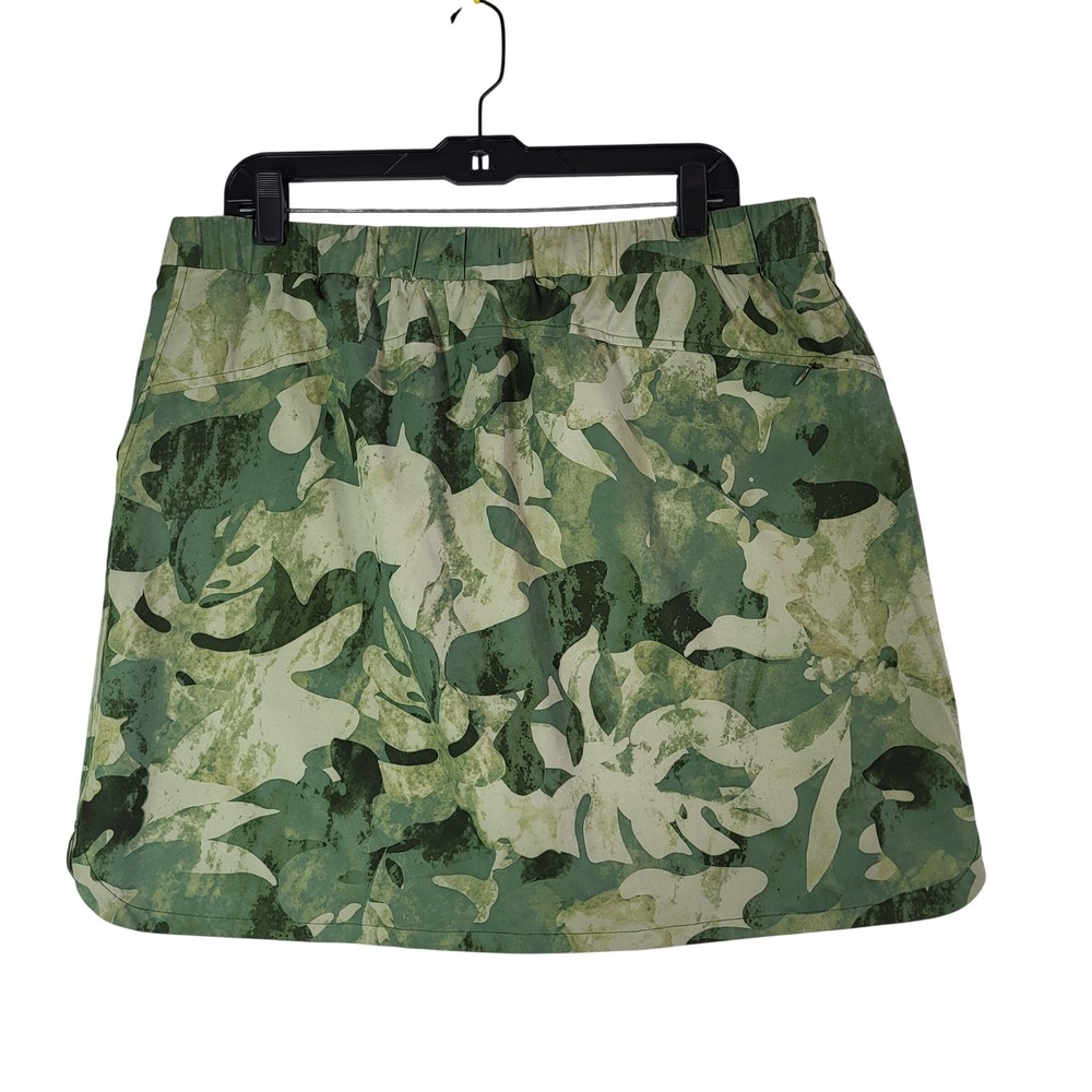 Chicos Zenergy Golf Skort Green Tropical Size 2.5 US 14 Drawstring Pockets Camo